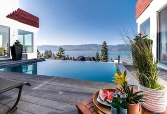 The Infinity Villa I Pool I Theatre I Games I Deck has Balcony rooms