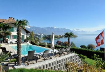 B&B Corseaux Beach allows 18 year olds to book a room