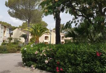 Charmant studio dans un havre de verdure has Balcony rooms