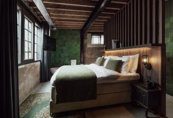 Cousins Boutique Hotel allows 18 year olds to book a room