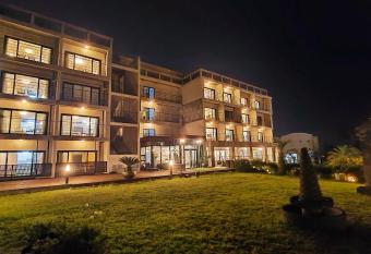 Dombe Resort has Balcony rooms