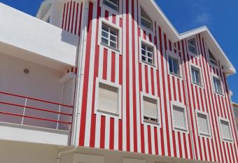 Cozi Nova - Costa Nova Beach allows 18 year olds to book a room