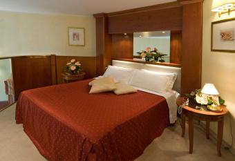 AS Hotel Monza has rooms with a private hot tub