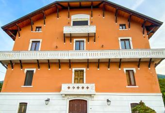Villa Storica has Balcony rooms