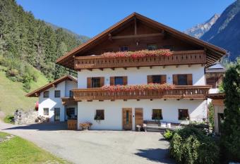 Garberhof-Stocker has Balcony rooms