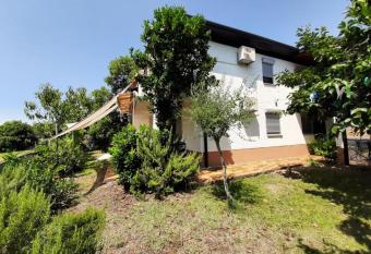 Apartman Fiorini Zofija Brtonigla has Balcony rooms