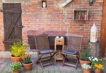 Le petit libre has Balcony rooms