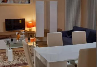 Appartamento affacciato sul Gran Sasso has Balcony rooms