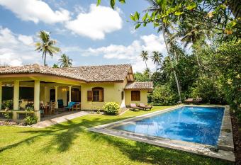 The Chalet has Balcony rooms