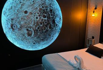 Fullmoon By Cloud allows 18 year olds to book a room