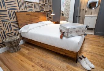 The Flat Nyc allows 18 year olds to book a room