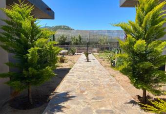 Coquenas Del Valle allows 18 year olds to book a room