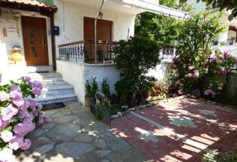 Mama s has Balcony rooms