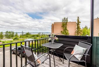 Bayfront Bliss has Balcony rooms