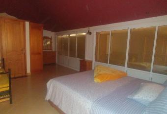 Maison bleu au bord de mer has Balcony rooms