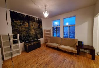 Montreal Downtown  Pet Friendly  room A B C allows 18 year olds to book a room