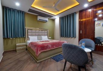 Hotel Lilac Doors has Balcony rooms