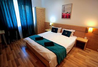 Cataleya Suites Aparthotel allows 18 year olds to book a room