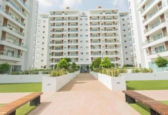 Glorious Luxury Home at Gallery Apartments has Balcony rooms