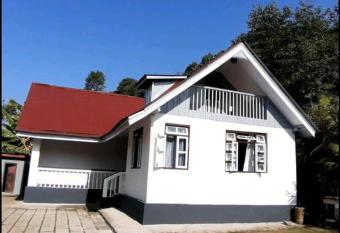 Dzongchen Homestay has Smoking/Balcony rooms