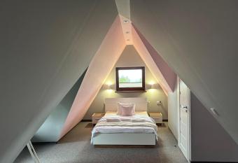 Cyrlanka allows 18 year olds to book a room