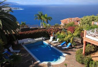 Vistamar allows 18 year olds to book a room