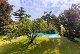 Hotel Elephant has Balcony rooms