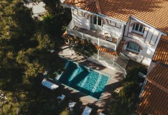 H  tel Hemen has Balcony rooms