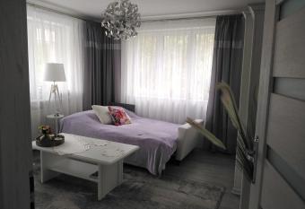 Pokoje go  cinne S  upy Olsztyn - parking allows 18 year olds to book a room