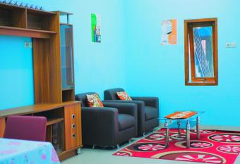 Rumah Sahabat ( Sewa 1 Rumah 12 Kamar ) has Balcony rooms