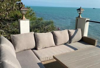 Claude Monet Seaside Hotel has Balcony rooms