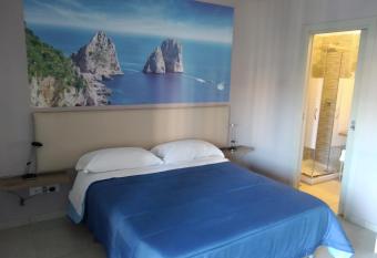 Mediterraneo has Balcony rooms