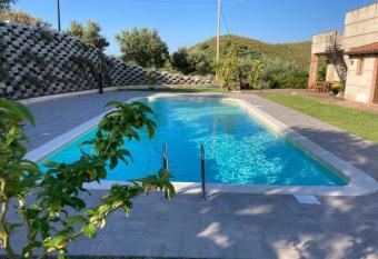 Rocca Del Gelso has Balcony rooms