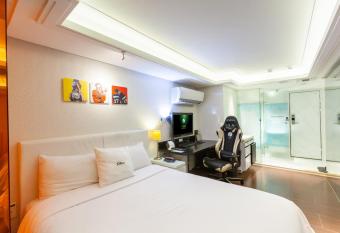 i hotel - Taoyuan allows 18 year olds to book a room