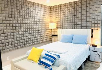 Private Modern Bath, Sofa, 65 inch 4K TV, Desk For Work, Attached Bedroom, 10mins to Airport allows 18 year olds to book a room