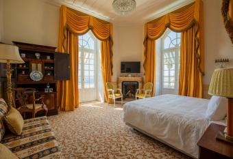 Estoril Vintage Hotel allows 18 year olds to book a room