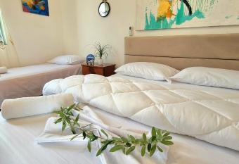 GUEST HOUSE VILA ELEZI has Balcony rooms