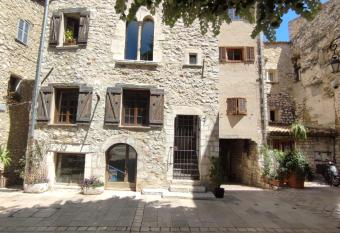 Chambre d h  tes Les Tomettes allows 18 year olds to book a room