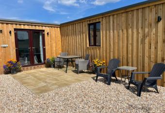 Mallard s Retreat allows 18 year olds to book a room