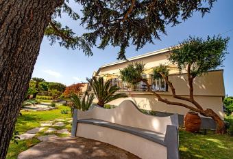 Villa Barone has Balcony rooms