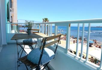 ARINAGA ARENA Y MAR BEACH allows 18 year olds to book a room