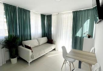 Villamartin Hotel GHB allows 18 year olds to book a room