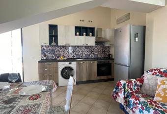 Appartamento lungomare di Avola allows 18 year olds to book a room