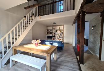 20 min de Disneyland - 4 chambres - 30 min Paris has rooms with a private hot tub