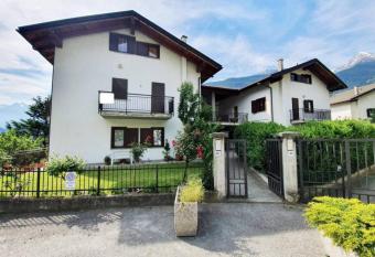 Casa di 2 piani ai piedi della Valtournenche has Balcony rooms