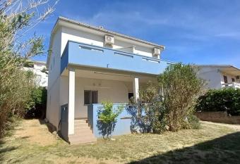 Apartments MaRo has Balcony rooms