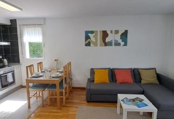 Apartamento luminoso 3 pi  ces, 4 personnes en Hendaya - aparcamiento gratuito has Balcony rooms