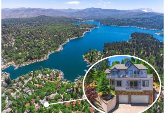 TheStellarJayChalet Lake View! has Balcony rooms