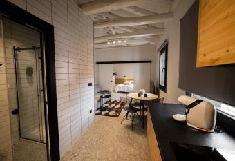 Apartamentos Mk77 Le  n - LaHoz has Balcony rooms