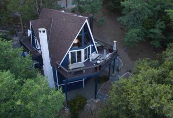 Roots Mountain House Modern A-Frame has Balcony rooms